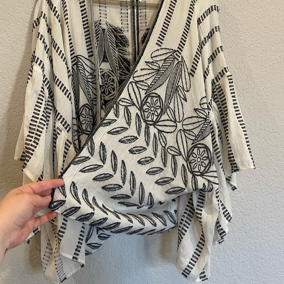 Anthropologie Akemi + Kin Annabella Ruffled Kimono - Full Gorgeous Embroidery! - Picture 8 of 9